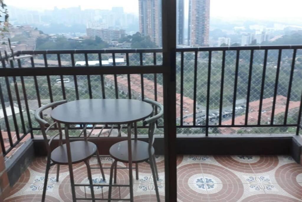 Appartement Hermoso y acogedor apartamento en Belén Rodeo Alto à Medellín Extérieur photo
